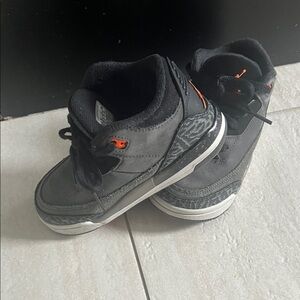 Kids Black/dark grey Jordans